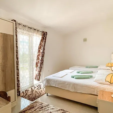 Rejhan Totti Ulcinj Esterno foto