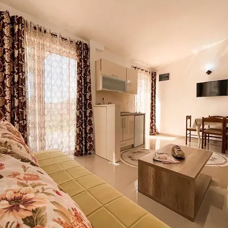 Rejhan Totti Ulcinj Esterno foto
