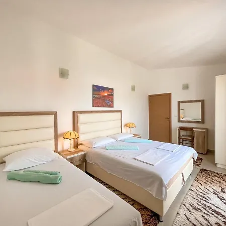 Rejhan Totti Ulcinj Esterno foto