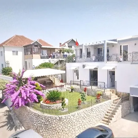 Rejhan Totti Ulcinj Esterno foto